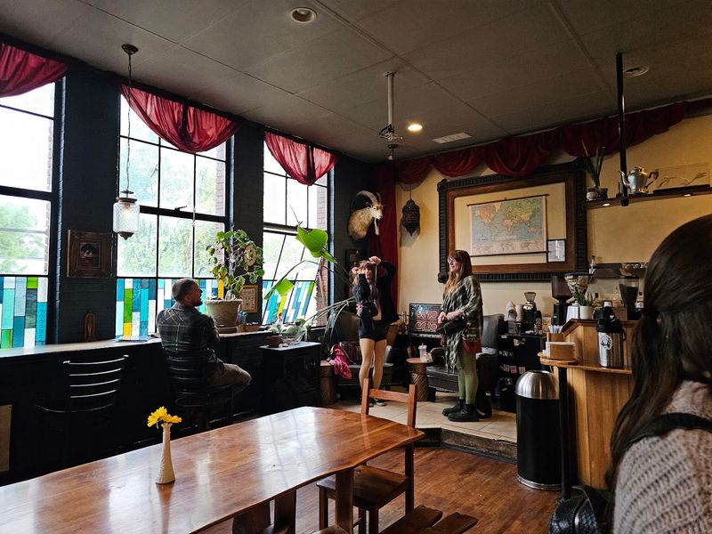 Maeva's Coffee, Alton