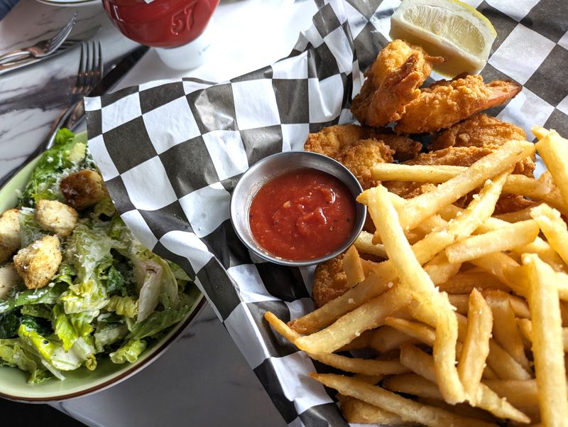 Edgewater 122 – Southport