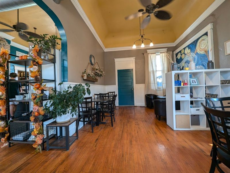 Eli's Coffee Shop, Tremont