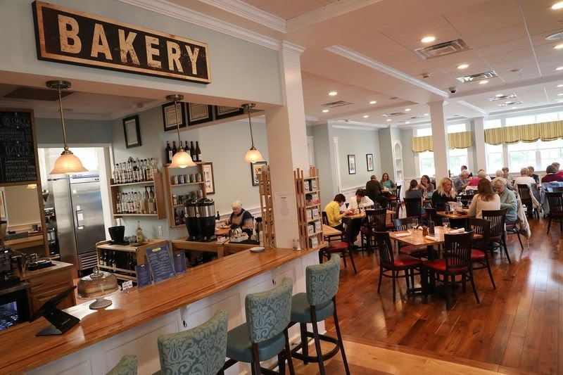 Ellie's Restaurant & Bakery
