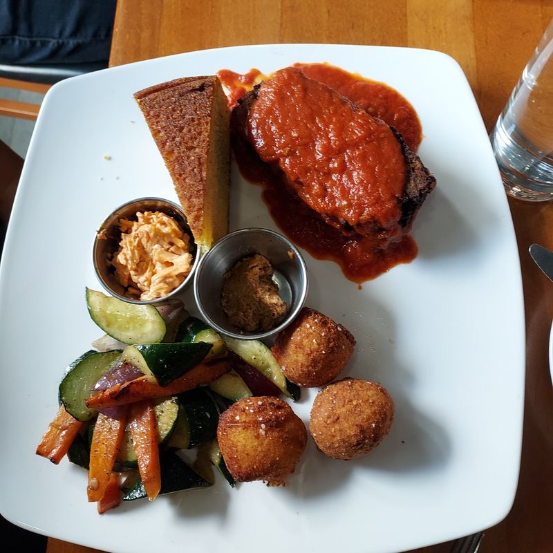 Meadow Neighborhood Eatery + Bar, San Antonio