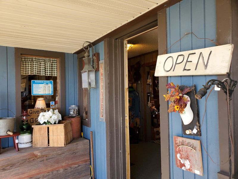 Elwin Antique Mall, Elwin, IL