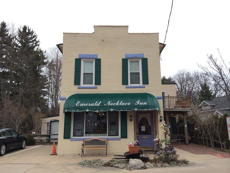 Emerald Necklace Inn Tea Room, Fairview Park