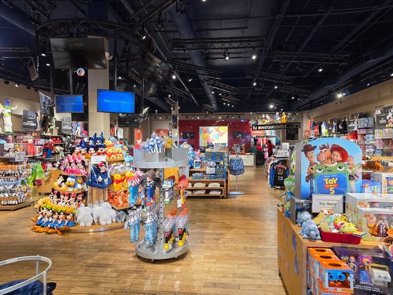 Entertainment Beyond The Shopping Bags