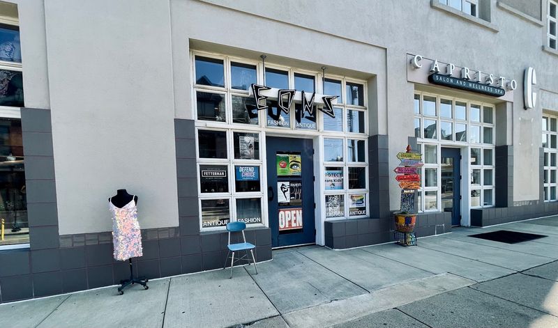 Eons Fashion Antique: Where Decades Hang On The Racks