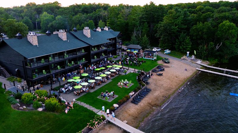 Dock 77, Quarterdeck Resort, Nisswa