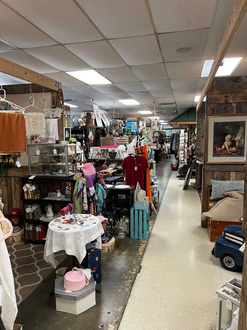 Eureka Uniques Antiques & Collectables
