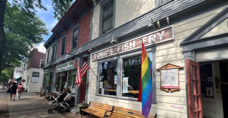 Even The Fish Are Jealous Of This Lakeside Diner In New York