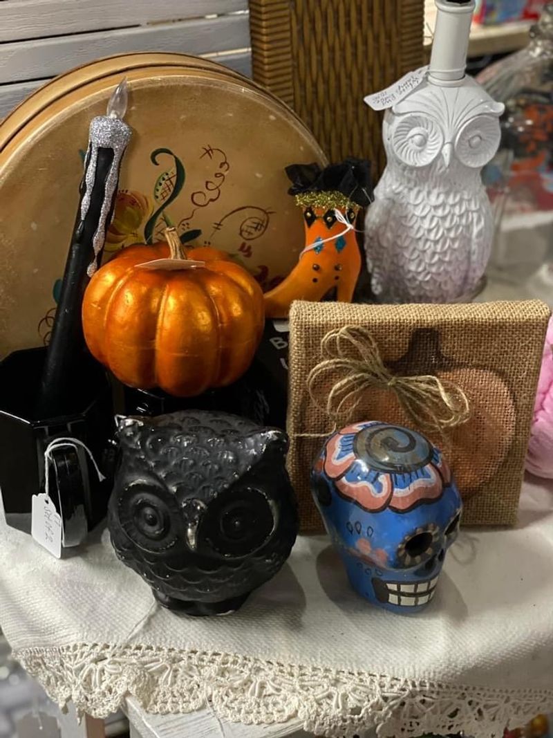 Ever Changing Inventory Of Antiques Vintage Goods And Oddities