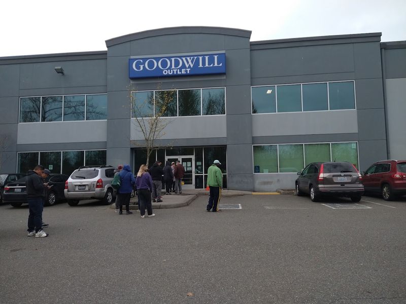 Everett Goodwill Outlet, Everett