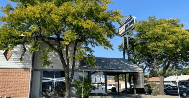 Everyone In The Area Swears By This Wisconsin Fish Fry Restaurant