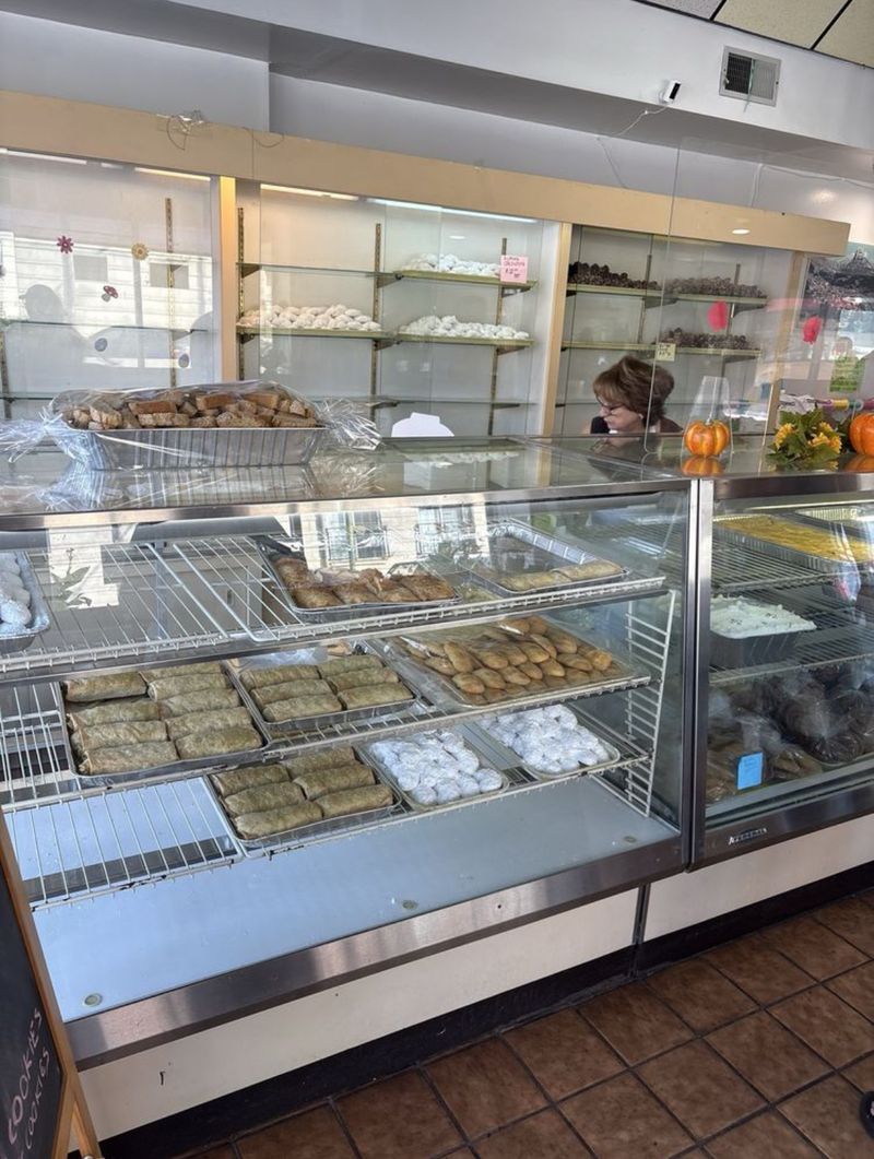 Decor, Ambiance, And The Welcome At The Counter