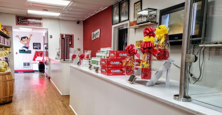 Explore A Pennsylvania Candy Factory Outlet Still Serving Beloved Classics