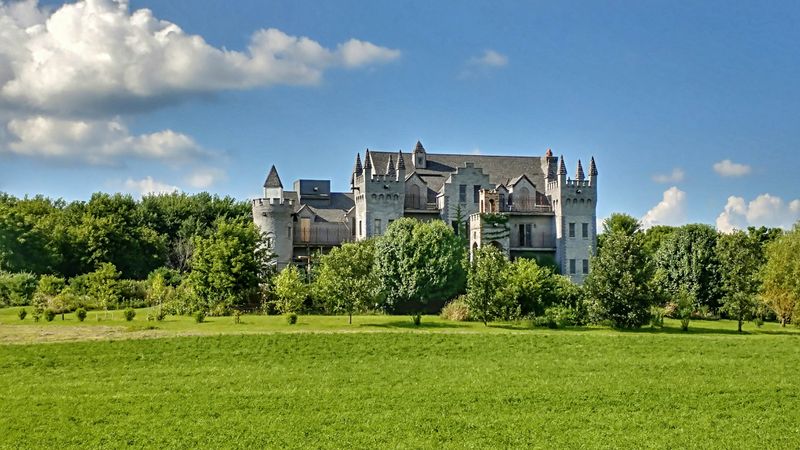 RavenStone Castle –  Harvard, IL