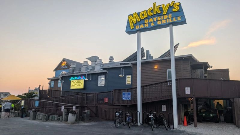 Macky's Bayside Bar & Grill – Ocean City