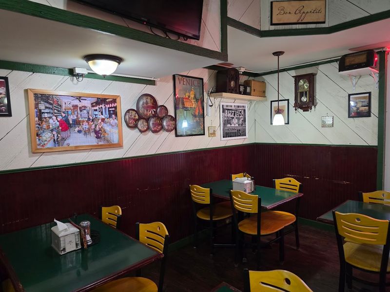 Vinny's Pizza - Rockford