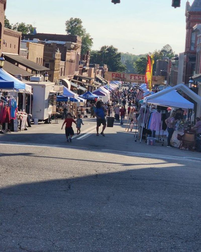 Fall Festival Strolling In Downtown Van Buren Fall Festival Strolling In Downtown Van Buren