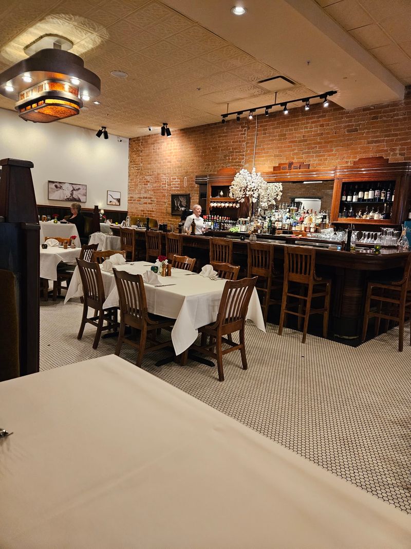 Families Couples Solo Diners And Road Trippers Can All Read The Room