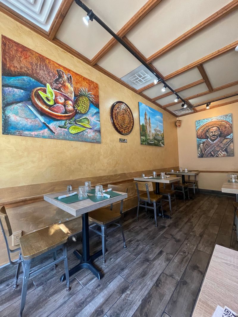 Decor, Ambiance, and Comfort