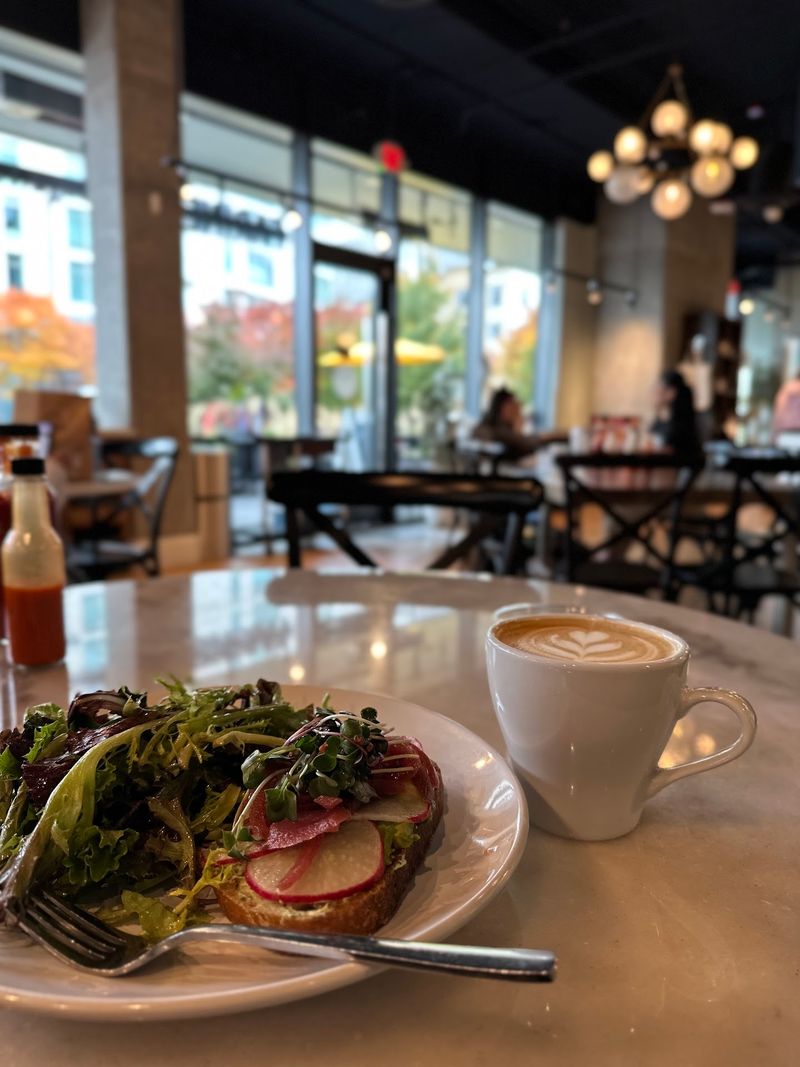 Farine Bakery & Café