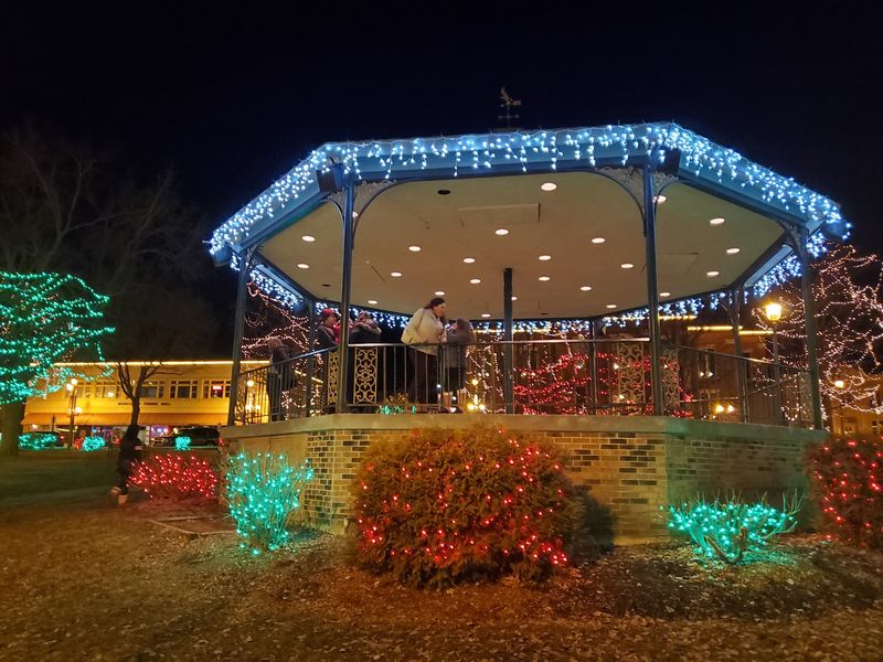 Farmers Markets, Concerts, And Twinkling Holiday Lights Farmers Markets, Concerts, And Twinkling Holiday Lights