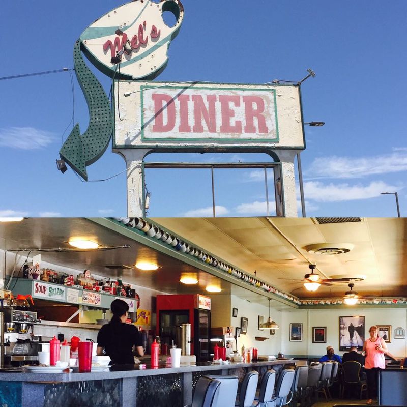 Mel's Diner (Grand Avenue)