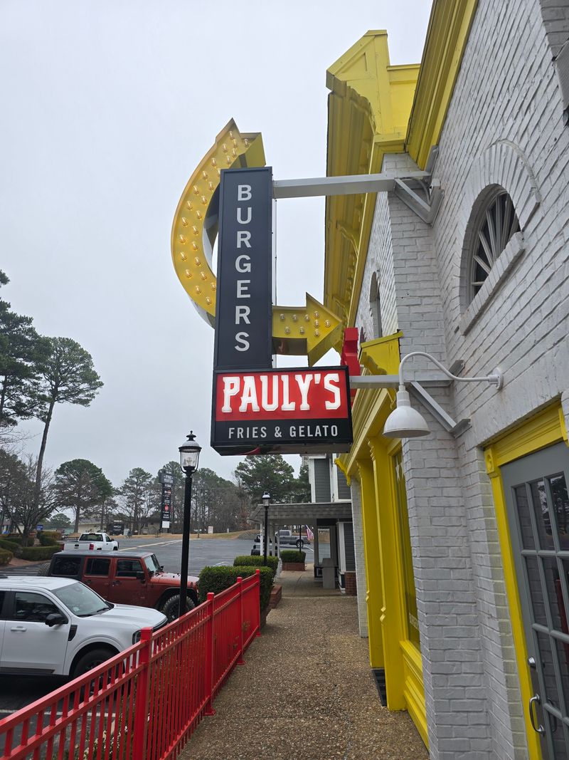 Pauly’s Burgers, Fries & Gelato