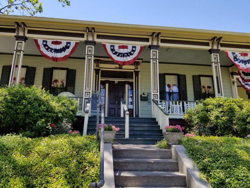 Walnut Hills Restaurant