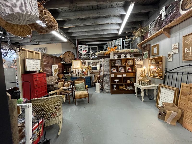 Daisies & Olives Antiques, Vintage, Flea Market, Prairie Grove