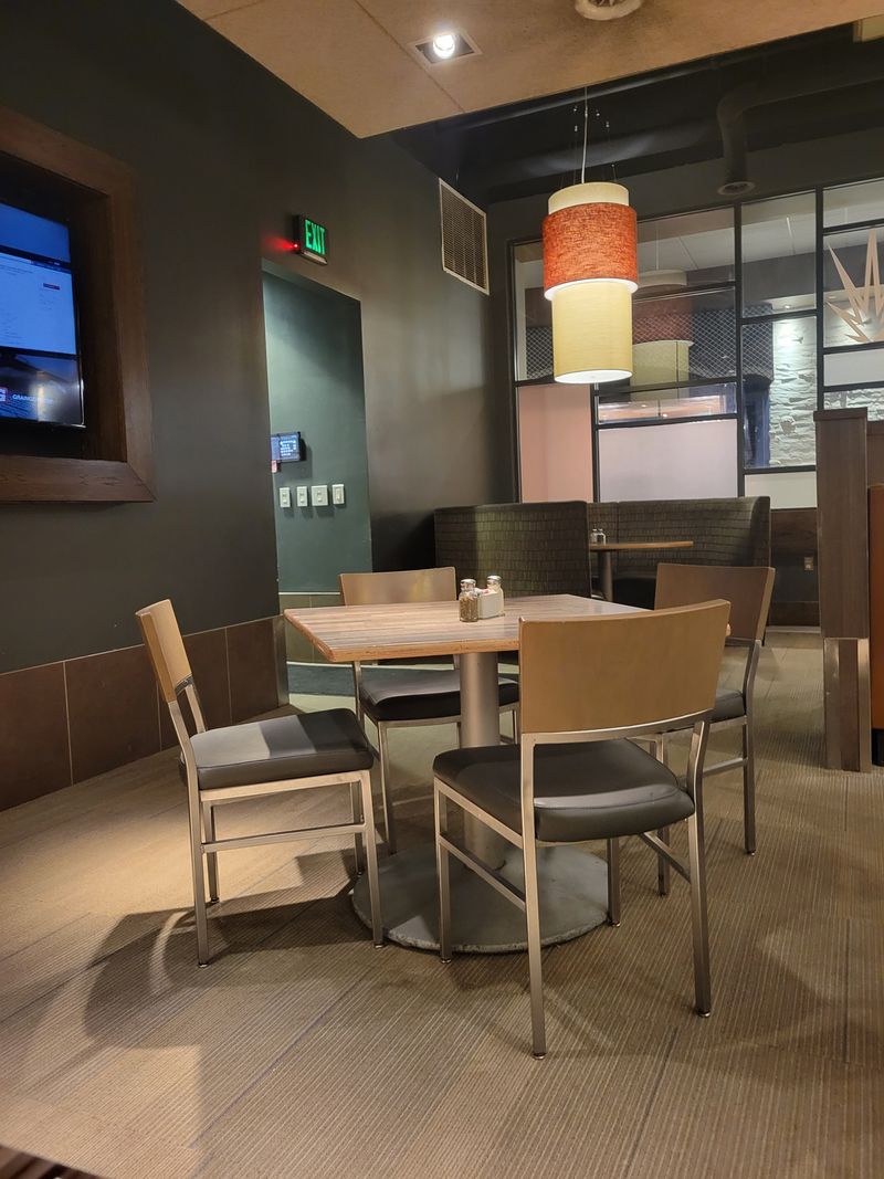 Hours Accommodate Different Dining Schedules