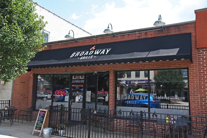 Broadway Grille – Marshall