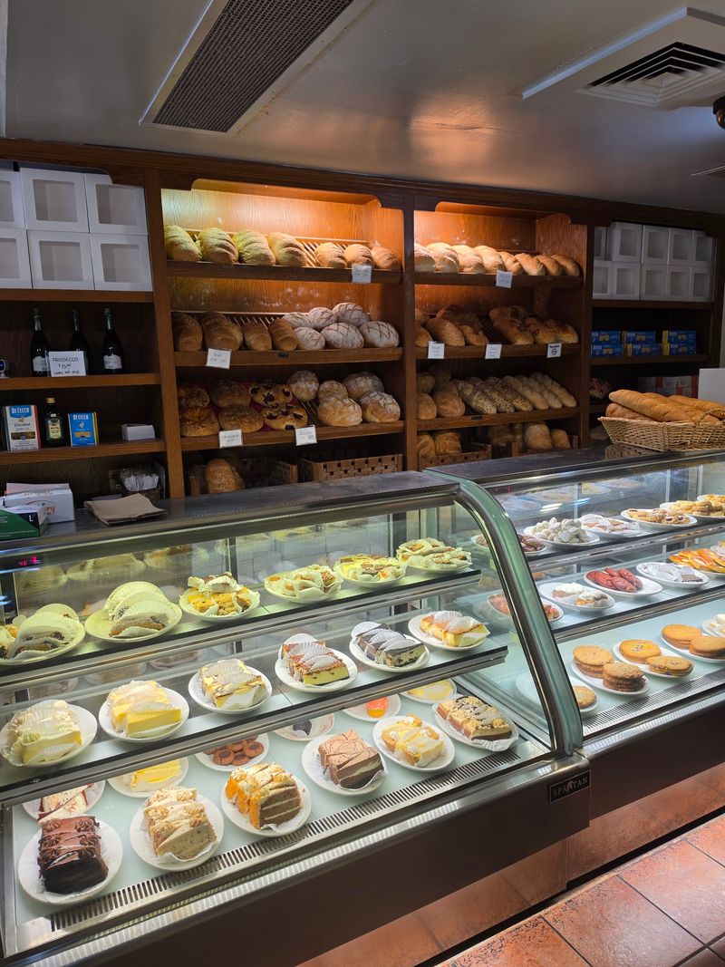 Ferrari's Little Italy & Bakery, Madeira