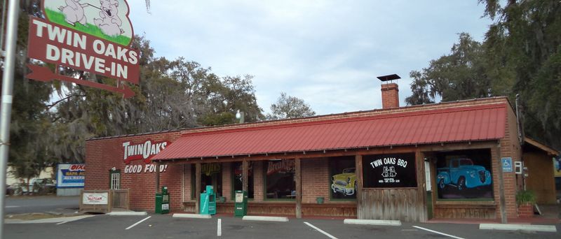 Twin Oaks BBQ, Brunswick