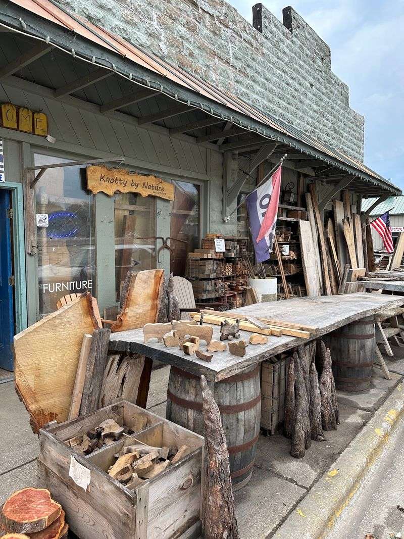 Find antiques, vintage goods, crafts, and collectibles