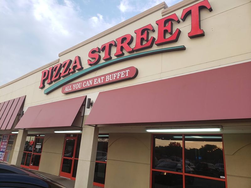 Finding Pizza Street At 527 SE Melody Lane In Lee's Summit