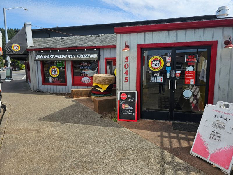 Highway 101 Burger – Lincoln City, Oregon