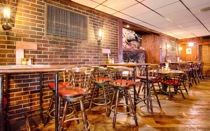 Country House Restaurant In Clarendon Hills