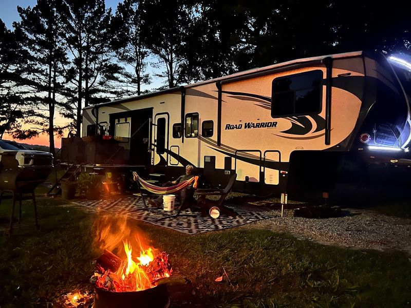 Firepit Evenings Under Open Sky