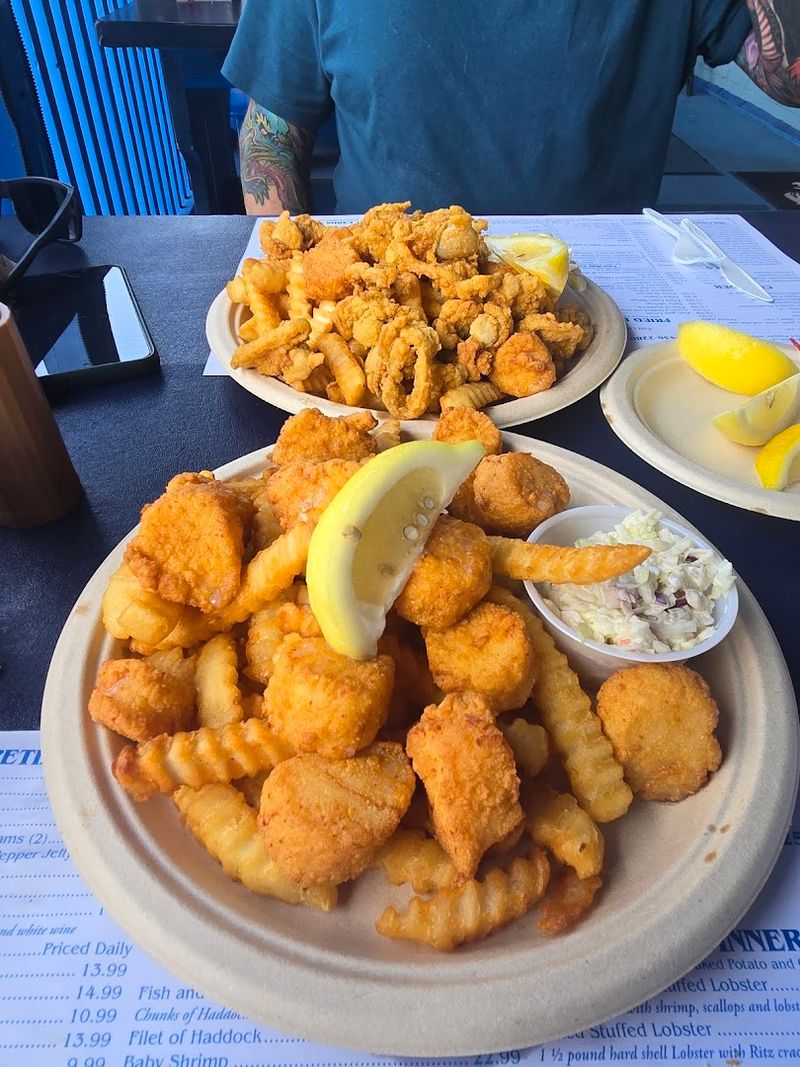 Fish And Chips That Turn A Simple Dish Into Pure Theater