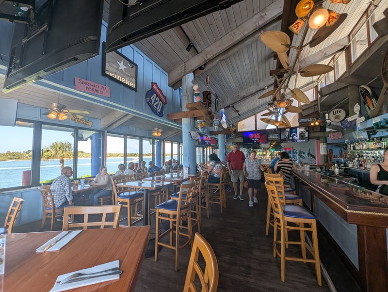 Manatee Island Bar & Grill, Fort Pierce (Came With The Views)