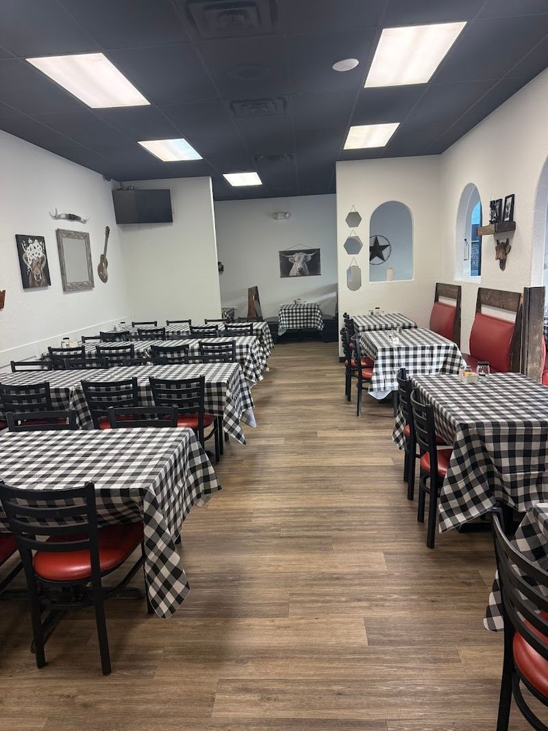 Papa's BBQ & Steakhouse, Gentry