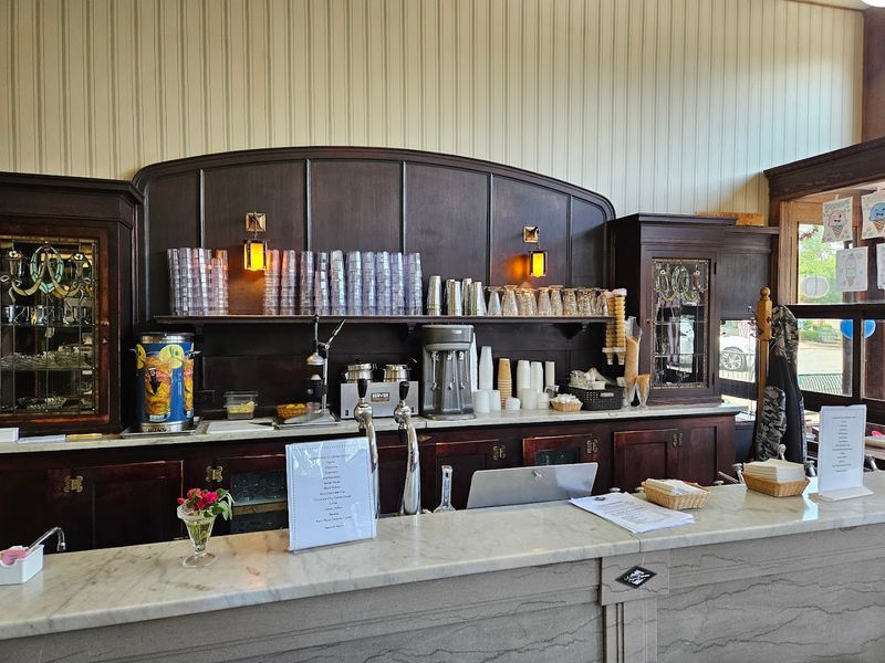 Flesor's Candy Kitchen, Tuscola