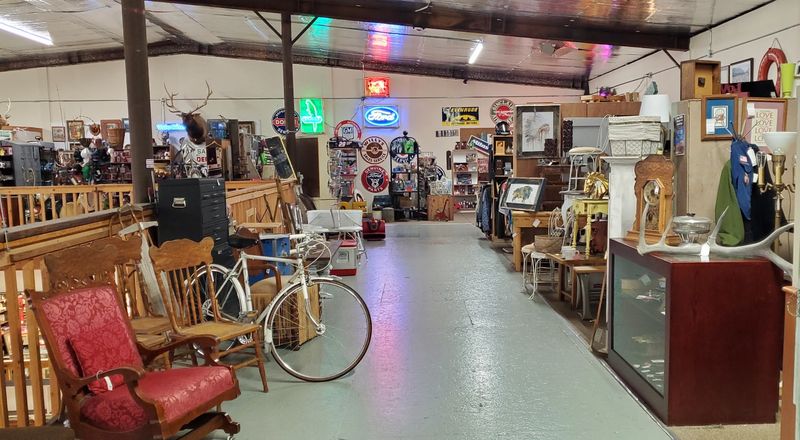 Floors Of Antiques And Vintage Treasures Floors Of Antiques And Vintage Treasures