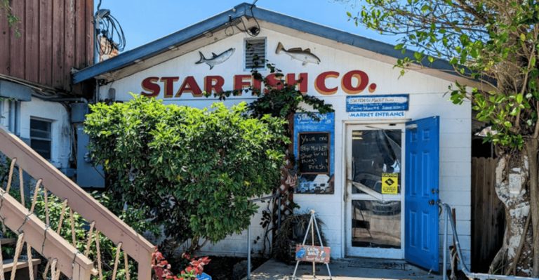 Florida’s No-Fuss Restaurant Serves Crab Cakes That Are Absolutely Incredible