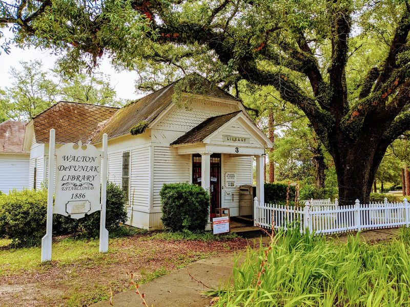 Florida's Oldest Continuously Operating Library Florida's Oldest Continuously Operating Library