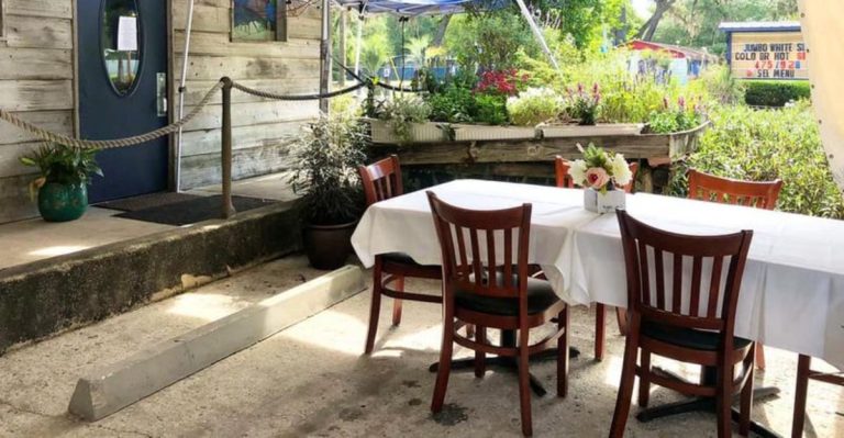 Florida’s Top Seafood Buffet Is Hidden Inside An Unassuming Restaurant