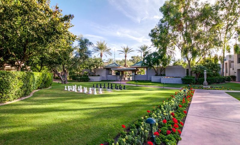 Flowers, Cactus, and Lawns That Make Every Stroll Count Flowers, Cactus, and Lawns That Make Every Stroll Count
