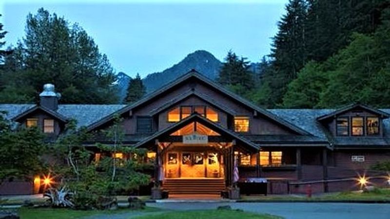 Food, Amenities, And Practical Tips