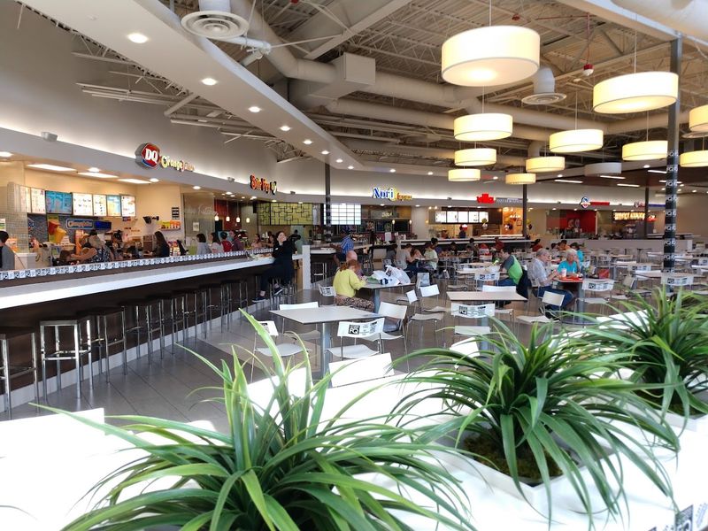 Food Options That Go Beyond Mall Food Court Standards