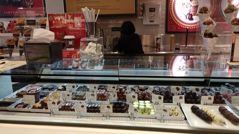 Food Stops That Fuel The Shopping Marathon